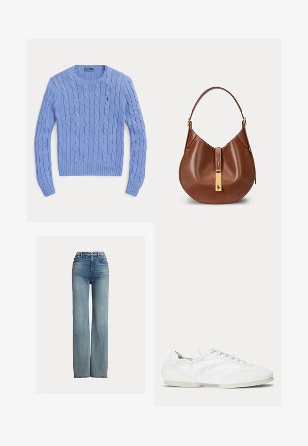 Hellblauer Pullover mit Zopfmuster, Rundhalsausschnitt und langen Ärmeln, mit Polo Ralph Lauren-Logo auf der Brust bestickt.; Hochgeschnittene, gerade geschnittene blaue Jeans mit Fronttaschen, Gürtelschlaufen und Knopfverschluss, die dezente Verwaschungen aufweisen.; Niedrig geschnittener weißer Sneaker mit Schnürsenkeln, glatter Stoff-Seitenpartie und einer weichen, flexiblen Sohle.; Braune Lederhandtasche mit geschwungener Form, einem Riemen und einem goldenen rechteckigen Verschluss mit kleinem Pferdelogo auf der Vorderseite.