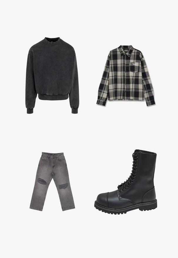 Zwarte cropped sweatshirt met ronde halslijn, ribgebreide manchetten en onderkant. Gemaakt van zachte stof met een licht vervaagd uiterlijk.; Zwart en crèmekleurig geruite flanellen overhemd met lange mouwen, knoopsluiting, één borstzak en subtiele logoborduring op de zak.; Grijze spijkerbroek met hoge taille, brede pijpen en grote versleten plekken op beide knieën, met voorzakken en riemlussen.; Zwarte leren gevechtslaars met een hoge schacht, vetersluiting aan de voorkant, gewatteerde kraag en een stevige, gestructureerde zool voor grip. Bevat een versterkte neus.