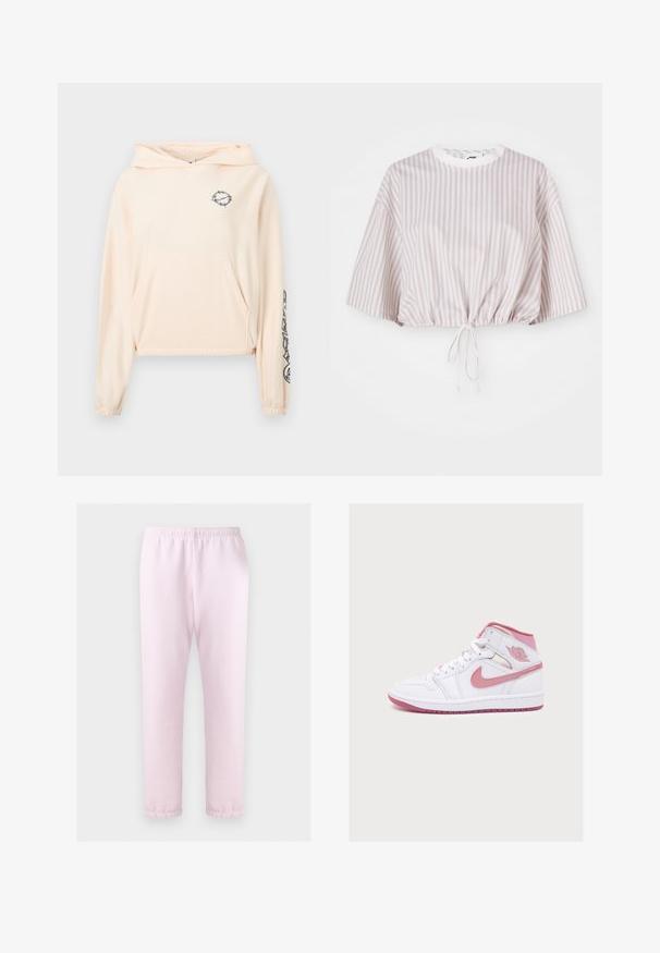 Φωτεινό ροζ cropped hoodie από απαλό ύφασμα. Διαθέτει μπροστινή τσέπη, ρυθμιζόμενο κουκούλι και μαύρη γραφική λεπτομέρεια στο αριστερό μανίκι.; Κοντό τοπ με κοντά μανίκια σε ανοιχτό λεβάντα και λευκές κάθετες ρίγες. Διαθέτει κορδόνι στο στρίφωμα για ρυθμιζόμενη εφαρμογή.; Ανοικτό ροζ ελαστικό παντελόνι φόρμας με μανσέτες στους αστραγάλους, απλωμένο σε λευκό φόντο.; Λευκό mid-top αθλητικό παπούτσι με ροζ Nike swoosh, ροζ λεπτομέρειες, λευκά κορδόνια και ροζ σόλα, εμφανίζεται προφίλ σε απλό φόντο.