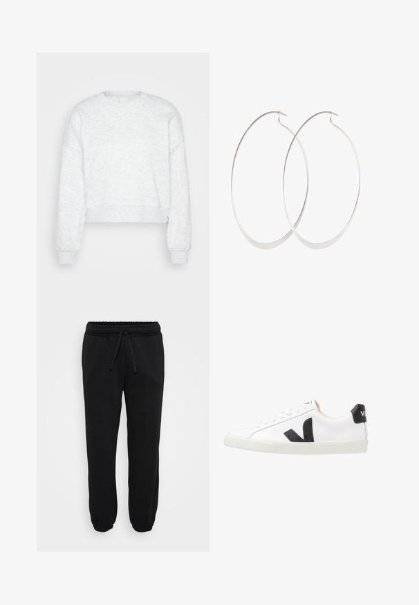 Helle graue, langärmlige, gekürzte Sweatshirt mit gerippten Bündchen und hohem Rundhalsausschnitt, auf einem schlichten hellen Hintergrund präsentiert.; Schwarze Jogginghose aus einem weichen, dehnbaren Stoff. Mit einem elastischen Bund, verstellbarem Kordelzug und schmal zulaufenden Bündchen gestaltet.; Weißer Sneaker mit einem schwarzen V-Logo, ausgestattet mit einem glatten Lederoberteil, runder Zehenpartie, Schnürverschluss und kontrastierendem schwarzen Fersenbereich.; Silberne Creolen mit einem dünnen, glatten Design; länglich-ovale Form; polierte Oberfläche; ausgestattet mit einem sicheren Hakenverschluss.
