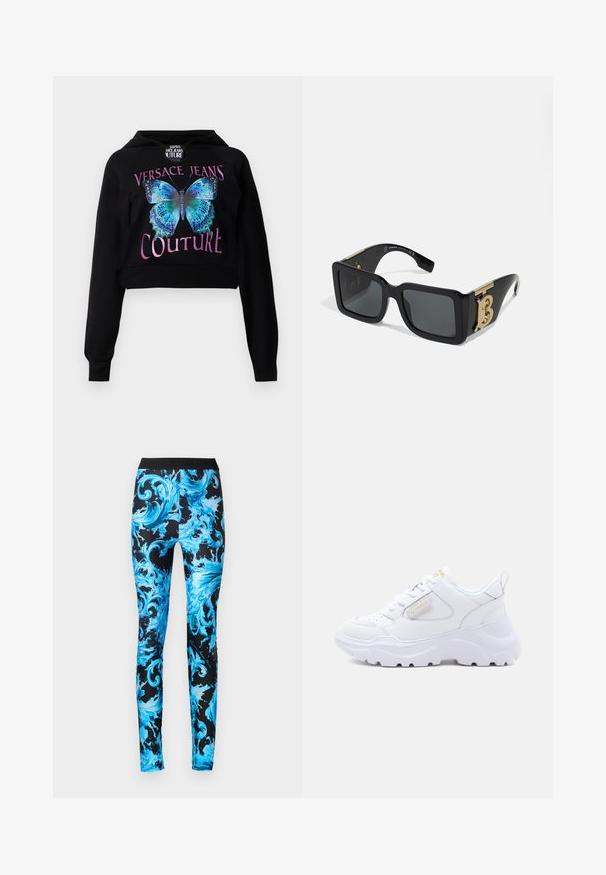 Sort cropped hoodie med et blåt sommerfuglegrafik med grønne detaljer. Teksten "VERSACE JEANS COUTURE" står i metallisk pink. Blød tekstur.; Sorte tætsiddende bukser med livlig blå, snoede, dekorative og bølgemønstre, elastisk taljebånd med diskret præget tekst.; Hvid chunky sneaker med tyk tekstureret sål, snørelukning foran og diskret guldfarvet "Tommy Jeans"-logo på sidepanelet og tungen.; Sorte firkantede solbriller med mørke linser og hardware i guldfarve, der præsenterer et markant logo på rammen. Fremstillet af glat plastmateriale.