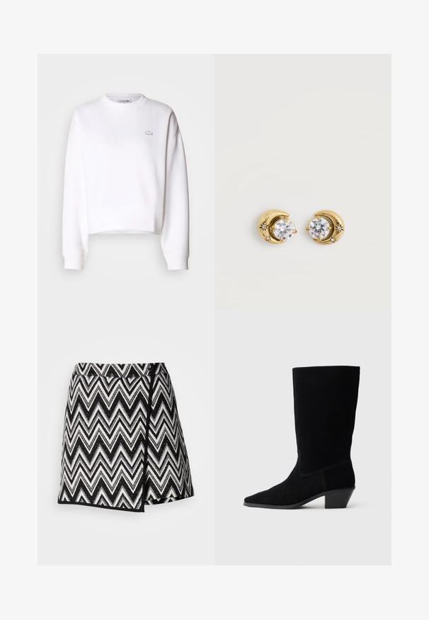 Weißer Cropped-Sweatshirt aus Baumwollmischung, mit Rundhalsausschnitt, langen Ärmeln, gerippten Bündchen und kleinem Lacoste-Logo auf der Brust.; Schwarzer und weißer Rock mit Zickzackmuster und Wickeldesign, aus strukturiertem Stoff gefertigt und mit einem ge festen schwarzen Saum entlang der Kanten versehen.; Schwarze Wildleder Stiefelette mit spitzer Zehe, mittelhohem Schaft und einem chunky Absatz. Verfügt über minimale Nähte und eine glatte Textur.; Goldene Ohrringe in Form eines Halbmonds mit klaren runden Kristallen und kleinen sternförmigen Akzenten vor weißem Hintergrund.