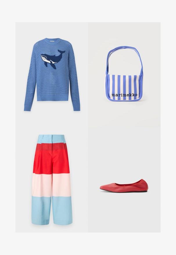 Pull bleu en maille ajourée avec manches longues et motif de baleine bleu foncé et blanc au centre devant.; Pantalon large taille haute avec des blocs de couleurs horizontaux en bleu clair, rouge, rose pâle et bleu clair du haut jusqu'à l'ourlet.; Filippa K REY FLATS - Ballerines - bright red; Sac d'épaule en tissu rayé vertical bleu et blanc avec le texte "marimekko" brodé en noir à l'avant.