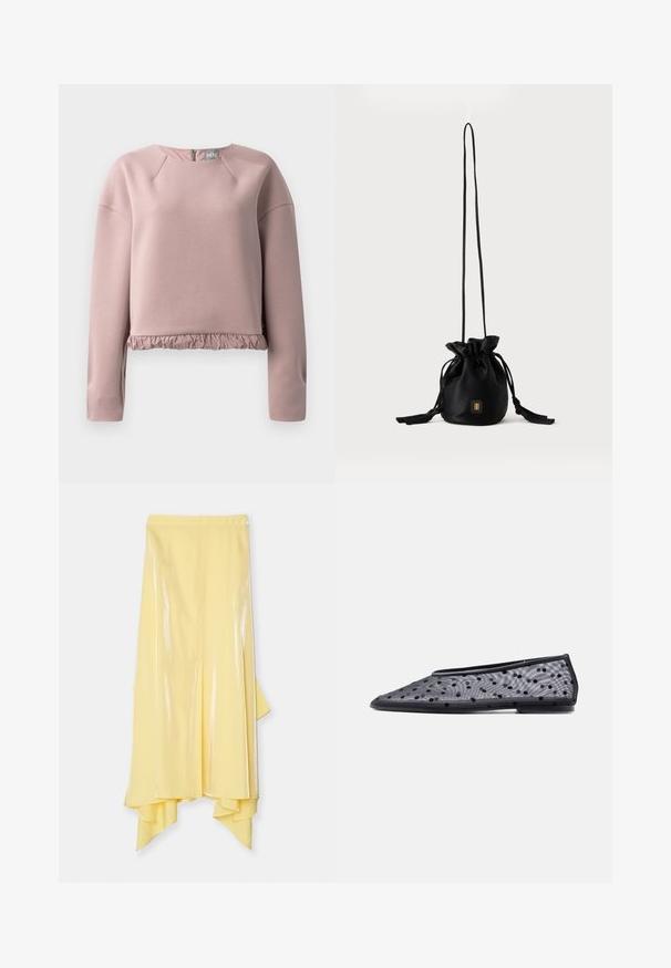 Helles rosa Sweatshirt aus weichem Material, mit Rundhalsausschnitt, langen Ärmeln und einem rüschengestalteten Saum. Mit Reißverschluss-Detail hinten.; Gelbe Midi-Rock mit asymmetrischem Saum, aus glänzendem, glattem Material gefertigt. Verfügt über eine taillierte Taille und eine fließende Silhouette.; Schwarzer flacher Schuh mit spitzer Zehe, transparentem Stoff und schwarzem Polka-Dot-Muster auf hellem Hintergrund.; Schwarze Bucket Bag mit Kordelzug, langem dünnem Riemen und kleinem goldenem quadratischem Logo vorne, vor einfachem Hintergrund präsentiert.