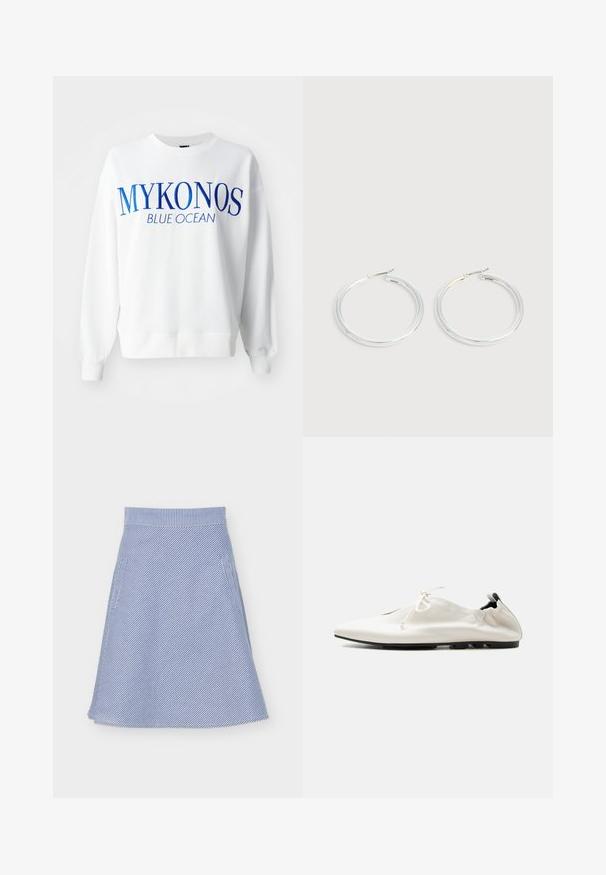 Biely sveter s modrým nápisom "MYKONOS BLUE OCEAN". Má kulatý výstrih, dlhé rukávy a rebrované manžety a spodný lem. Mäkký bavlnený materiál.; Modrá a biela diagonálne pruhovaná sukňa áčkového strihu s opaskom a bočnými vreckami na bielom pozadí.; Biela minimalistická kožená obuv typu slip-on s vsunutým podpätkom, šnurovaním a tenkou čiernou podrážkou na jednofarebnom pozadí.; Pár lesklých strieborných kruhových náušníc s tenkými drôtenými zapínaniami, zobrazených na svetlo šedom pozadí.