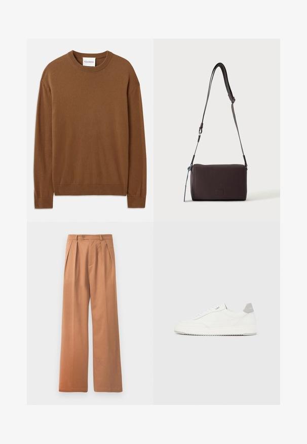 CLOSED CREW NECK LONG SLEEVE - Trui - light mocha brown; Beige wijde broek met een platte voorkant, plooien en een enkele knoopsluiting bij de taille. Gladde textuur en volledige lengte.; Witte lage sneaker met grijze hielpatch, witte veters en een gestructureerde zool, gepresenteerd op een effen lichte achtergrond.; Donkerbruine gestructureerde leren crossbodytas met verstelbare riem en klein decoratief blauw accent aan de zijkant.