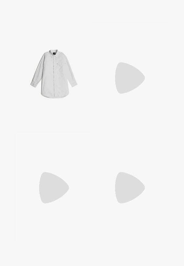 Witte blouse met lange mouwen van lichtgewicht katoen. Heeft een kraag met knopen, een voorkastje en subtiele stikdetails.; Zwarte wijd-uitlopende broek gemaakt van een soepele, rekbare stof. Heeft een comfortabele elastische tailleband en een minimalistisch ontwerp zonder zakken.; Zwarte leren instappers met een vlakke zool, gekenmerkt door een gestikt ontwerp en een subtiel bovenste detail. Glad textuur en een elegante silhouet.; Zwarte leren crossbodytas met zilveren ritsvak, lange verstelbare riem en het "Liebeskind Berlin"-logo aan de voorkant.