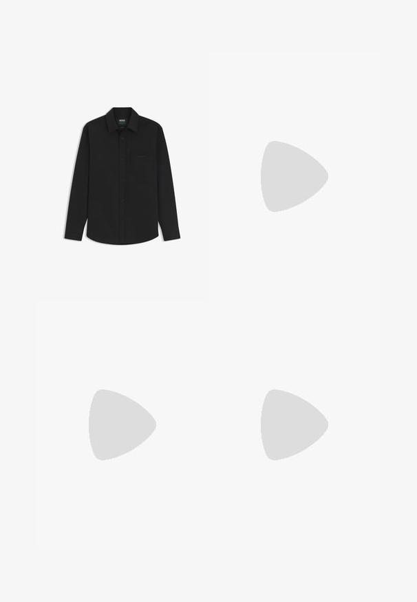 Zwart overhemd met lange mouwen, knopen, kraag en borstzak met een subtiel geborduurd logo op de zak.; Zwarte broek met een rechte pijp, gemaakt van een gestructureerde stof, met ceintuurlussen en zijzakken. Eenvoudig, strak ontwerp.; Zwarte leren loafer met gouden metalen gesp en "HUGO" branding, weergegeven tegen een beige tapijt en bruin doorschijnend meubilair.; Zwarte leren riem met een zilveren rechthoekige gesp en een kleine zilveren lus eraan bevestigd, opgerold op een witte achtergrond.