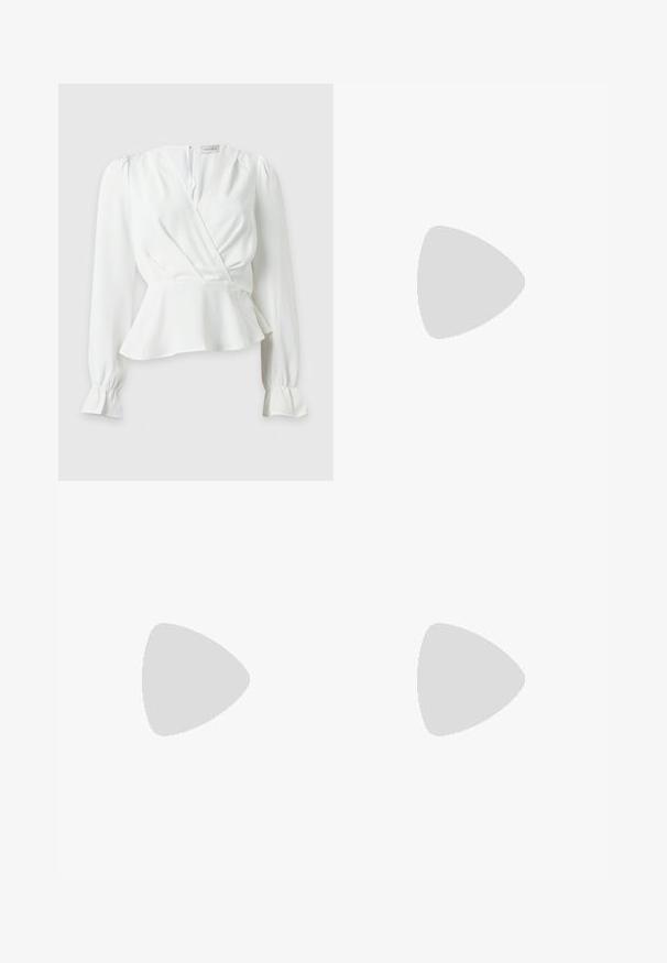 Blusa blanca de manga larga con diseño cruzado en el frente, bajo peplum y hombros ligeramente abullonados, mostrada sobre un fondo claro y liso.; Falda negra hasta la rodilla hecha de una tela suave, con un diseño ajustado, una cinturilla discreta y sin cierres o bolsillos visibles.; Zapatos de tacón slingback de cuero negro con punta afilada, correa ajustable delgada y un tacón de aguja de aproximadamente 5 cm, textura suave.; Bolso de hombro de cuero negro con textura suave, forma redondeada y una correa delgada. Cuenta con cierre de cremallera y detalles mínimos de herrajes.