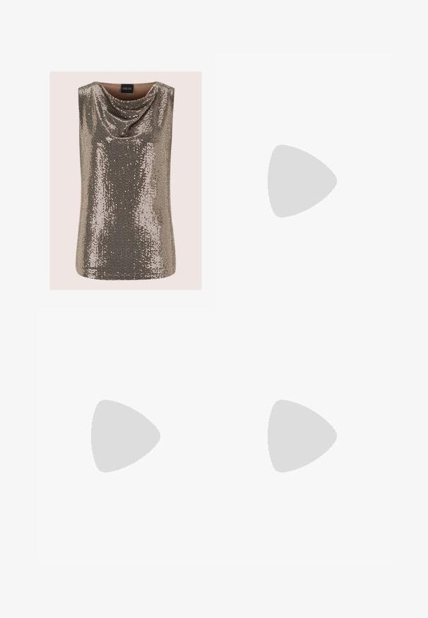 Mouwloos metallic gouden pailletten top met een gedrapeerde halslijn en een merklabel aan de binnenkant van de kraag.; Metallisch olivegroene midi-skirt met een knoopdetail op de taille, gemaakt van een glanzende, rekbare stof die soepel valt.; Gouden, faux-krokodillenleren sandalen met hoge hakken, een enkelbandje, open teen, slanke stilettohak en een gladde, glanzende afwerking.; Rechthoekige zilveren clutchtas met een omgevouwen klep, bedekt met kleine strass-steentjes, en een kettingriem zichtbaar aan de rechterkant.