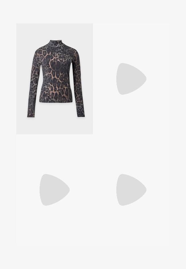 Langærmet tætsiddende rullekrave med sort og brunt leopardprint på lys baggrund.; Bredde ben bukser i et beige og brunt zebra-stribe mønster, der har plisseringer, høj talje og en glat, skinnende tekstur.; Sort højhælet sandal med tynde stropper, en ankelspænde, en glat læderoverflade og en slank stilethæl.; Sort tekstureret rektangulær håndtaske med en enkelt rem, gyldent lynlås, gyldne accenter og Elisabetta Franchi-logo foran.