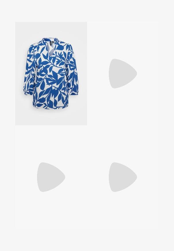 Blouse à motif bleu et blanc avec un col en V, des manches bouffantes trois-quarts et un design floral de feuilles sur un tissu léger.; Pantalon large bleu clair en tissu lisse, équipé d'une fermeture à bouton et de poches avant. Design épuré et ajusté sans motifs.; Une mule blanche à bout ouvert avec talon bloc posée sur un bitume gris devant un mur carrelé.; Pieces PCALUANA SHOULDER BAG - Sac à main - birch