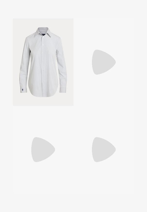 Chemise blanche à manches longues boutonnée avec fines rayures verticales bleues et un logo bleu brodé sur le poignet gauche.; Jean en denim bleu à jambes larges avec des déchirures usées aux genoux, doté d'une taille haute, d'une fermeture à boutons et d'un design classique à cinq poches.; Basket basse blanche avec des lacets blancs, un détail d'une bande dorée sur le côté et une semelle blanche en caoutchouc texturée.; Sac à main en cuir marron en forme de croissant avec une sangle courte et un pendentif rectangulaire doré présentant un logo de cheval sur le fermoir avant.