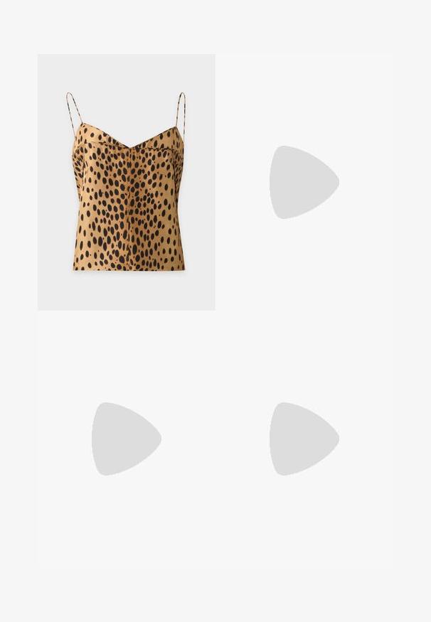 Brun ærmeløs satin top med sorte uregelmæssige pletter og tynde skulderstropper, vist mod en ensartet lys baggrund.; Rabanne Bukser - black; Sort læder mule med spids snude, stropdetalje og lav kittenhælk på hvid baggrund.; Sort flettet hobo-taske med blød struktur og integreret håndtag, vist på en ensfarvet lys baggrund.