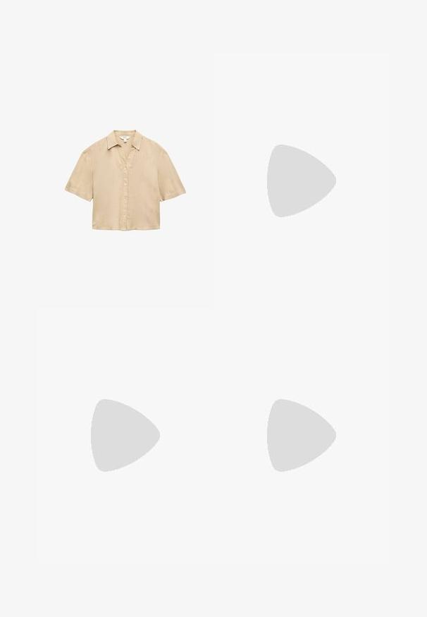 Beiges kurzärmeliges Hemd mit Kragen aus leichtem Stoff, vor weißem Hintergrund dargestellt.; Helle beige Baumwollshorts mit Knopfverschluss, umgeschlagenen Säumen und Seitentaschen. Glatte Textur und maßgeschneiderte Passform für Komfort.; Beige Sandale mit breiten Leder-Riemen und Ausschnitt-Design, flacher Sohle und offenem Zehenbereich, seitlich auf weißem Hintergrund gezeigt.; Beige gewebte Tragetasche mit zwei Griffen und einem erhobenen "ck"-Logo, das in der vorderen Mitte aufgestickt ist.