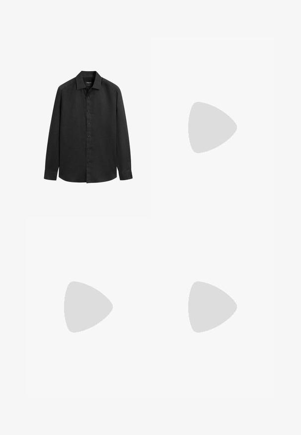 Zwart overhemd met lange mouwen, knopen voorop, puntige kraag en manchetten met één knoop, plat uitgestald op een witte achtergrond.; Zwarte op maat gemaakte broek met plooien aan de voorkant, zijzakken, riemlussen en knoopsluiting in de tailleband op een lichte achtergrond.; Zwarte leren klompen met een ronde neus, lage hak en instapontwerp. Kenmerkt zich door een gladde textuur en subtiele stikseldetails op de bovenkant.; Zwarte kunststof zonnebril met groene glazen, met een vierkant montuur, een gladde afwerking en een opvallend Ray-Ban logo op de zijkanten.