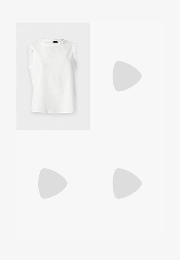 Blouse blanche sans manches avec des points texturés et un volant au col et aux ouvertures des bras, présentée à plat sur fond blanc.; Short en denim bleu avec petits imprimés floraux blancs, taille élastique, grandes poches avant et ceinture en tissu nouée à la taille.; Sandale à semelle noire avec deux bandes verticales ornées de strass argentés, design plat, texture en caoutchouc et motif de semelle subtil.; Sac à dos en denim bleu clair de forme arrondie, avec une bandoulière ajustable et un subtil détail de couture le long du bas. Texture douce.