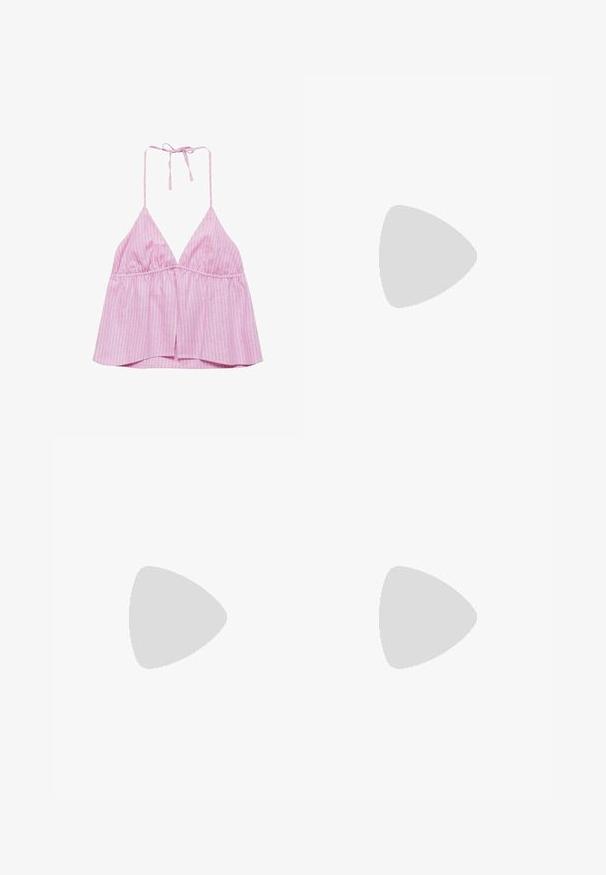 Haut à bretelles rayé rose et violet avec un décolleté en V profond et une taille froncée, noué au cou avec des fines bretelles.; Shorts roses clairs avec des rayures verticales bleues marines, taille élastique et poches latérales. Fabriqués en tissu doux avec une coupe décontractée.; Tongs roses avec des brides translucides roses et une semelle jaune rainurée, présentées en vue de profil sur un fond blanc.; Sac à main tissé rose vif avec deux poches avant, de grands boutons ronds et une poignée arrondie unique sur un fond clair uni.