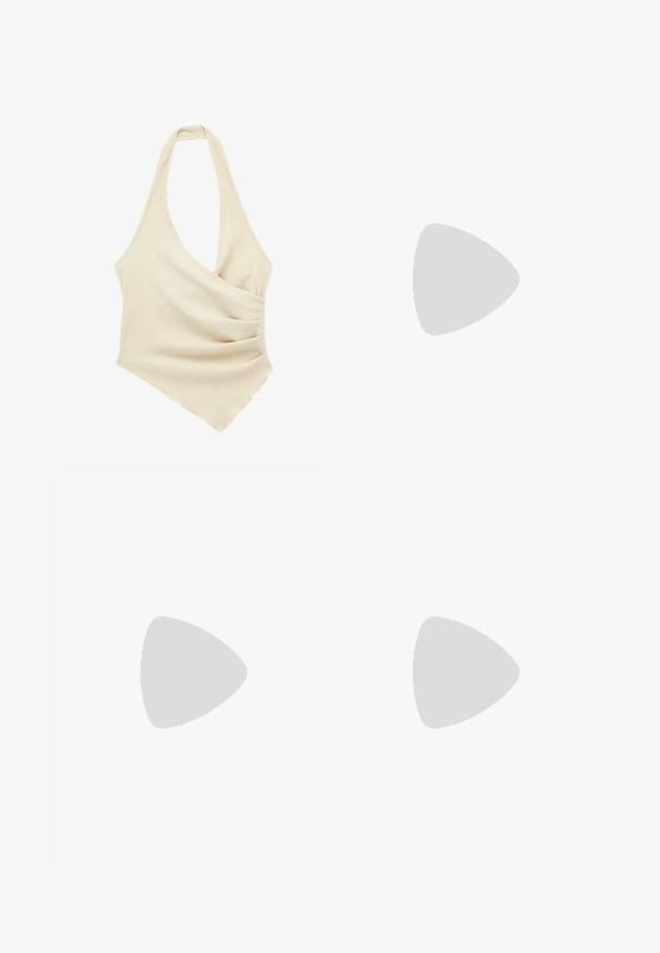 Cremefarbener, gestrickter Neckholder mit tiefem V-Ausschnitt und asymmetrischem Saum, mit gerafften Details auf einer Seite.; Hellblaue Denim-Jeans mit geradem Bein, fünf Taschen, Knopfverschluss vorne und subtilen Verwaschungen für Textur.; Laufschuhe mit einem atmungsaktiven weißen Mesh-Obermaterial, silbernen Akzenten, grauen Schnürsenkeln und einer langlebigen schwarzen Gummisohle. Leichtes, gepolstertes Design.; Sonnenbrille mit ovalen braunen Gläsern, schwarzen Kunststofffassungen und dünnen Bügeln. Glatte Textur mit minimalistischem Design.