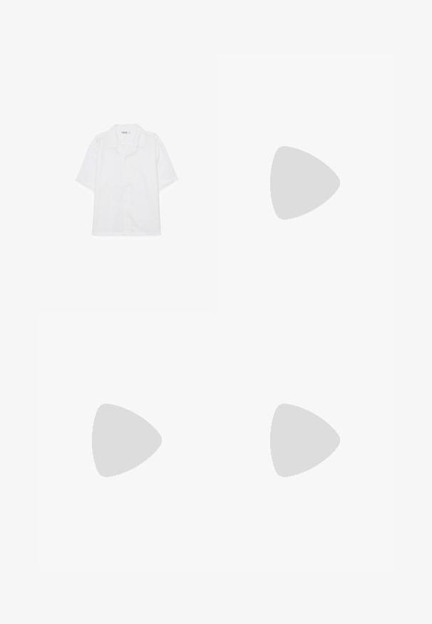 Camisa blanca de manga corta con botones, cuello campestre y dobladillo recto, mostrada sobre un fondo blanco.; Pantalones de mezclilla azul con un corte holgado, longitud cropped y dobladillo deshilachado. Cuenta con cinco bolsillos y un cierre de botón en la cintura.; Sandalias planas negras con diseño de tiras cruzadas, elaboradas en material suave, con una suela texturizada y detalles minimalistas.; Gafas de sol ovaladas negras con lentes tintadas oscuras y montura gruesa y brillante, mostradas desde el frente sobre un fondo blanco.