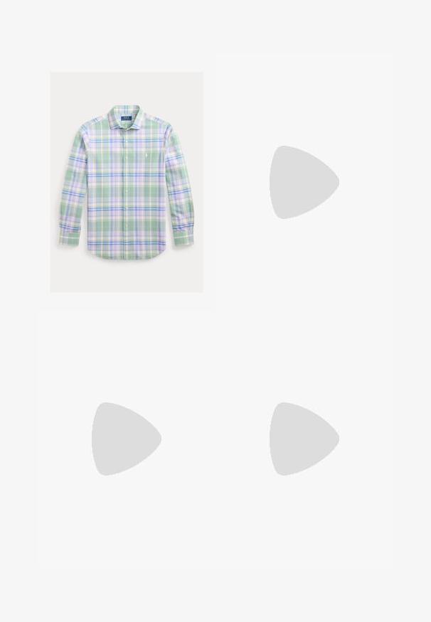 Košeľa s dlhým rukávom na gombíky so vzorom zeleno-modro-bielej kocky a malým bielym logom Polo Ralph Lauren na hrudi.; Modré nohavice z bavlnenej zmesi so strihom rovného nohavice, zapínaním na gombík, funkčnými vreckami a hladkou textúrou. Jednoduchý a univerzálny štýl.; Čierny kožený mokasín s hrubou drsnou podrážkou a malou zelenou značkou "Polo" na vonkajšej strane pri päte.; Čierny kožený opasok s obdĺžnikovou striebornou kovovou prackou s vyrazeným logom jazdca, hladkou textúrou a piatimi otvormi na opasok.