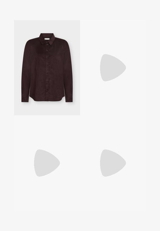 Chemise marron foncé à manches longues, boutonnée, avec col, coupe droite et boutons visibles, présentée sur fond blanc uni.; Pantalon noir avec une texture lisse, présentant un design ajusté, une taille élastique, deux poches et des poignets ajustables avec cordons de serrage.; Chaussure Mary Jane en cuir noir avec doubles brides bouclées et détails brogue, flottant au-dessus d'un banc en bois avec en arrière-plan de l'herbe verte.; Sac fourre-tout en cuir vegan bordeaux avec deux poignées robustes, comprenant une pochette zippée assortie avec un accent de breloque. Fini lisse et texturé.