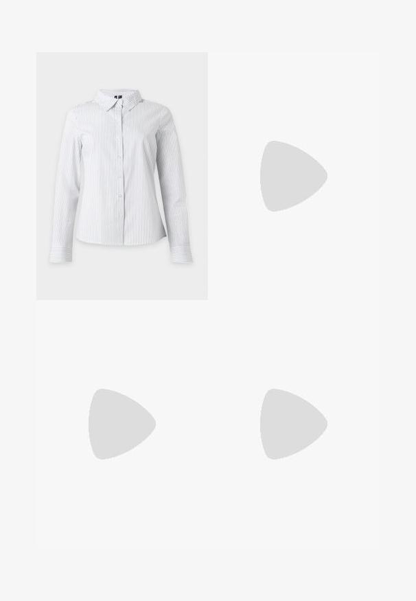 Wit overhemd met lange mouwen, dunne verticale zwarte strepen en een spitse kraag, afgebeeld op een witte achtergrond.; Grijze plissé rok met spijkerstreep, dubbele riem en zilveren gespen, met D-ring accenten in de taille.; Zwarte kniehoge laarzen van gladleer met een chunky hak en een ronde neus. Heeft een naadloos ontwerp en subtiele stiksels.; Kleine zwarte glanzende handtas met twee lange hengsels en zijkant trekkoord details op een effen lichte achtergrond.
