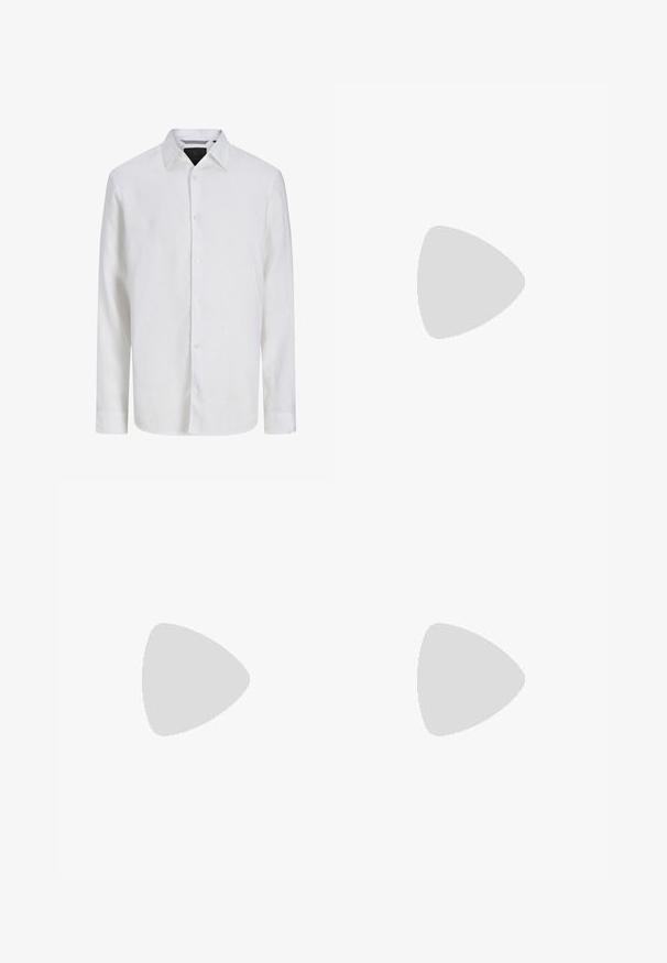 Hvid langærmet skjorte med knapper og klassisk krave, vist på en ensfarvet baggrund, set forfra.; Beige skræddersyede shorts med flad front, to sidelommer og en enkelt knappet lukning. Fremstillet af et let og glat stof.; Mørkebrune lædersandaler med to justerbare velcro-remme og en tyk, tekstureret sål.; Ray-Ban solbriller med grønne linser, sorte plastikstel og gyldne detaljer ved kanterne. Firkantet form med mat finish.