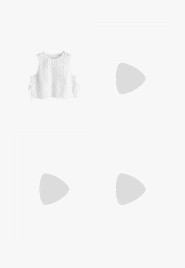 Hvid ærmeløs bluse i blonde med blomsterprint, sidestropdetaljer og bølget kant, mærket "NEXT".; Lysblå denimnederdel med hvide striber. Har knaplukning foran, to sidelommer og en udvidet kant.; Flad slidesandal med flet orange overdel og guldfarvet detalje, brun sål og beige polstret fodseng mod hvid baggrund.; Guldtonede øreringe med et tekstureret design, der har en klynge af abstrakte former, prydet med to hvide perler og forlængede kroge.