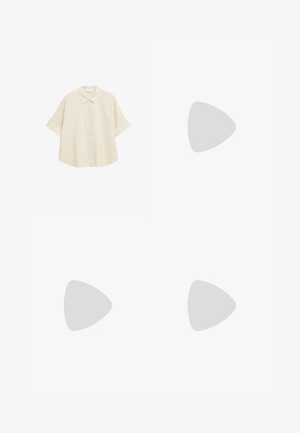 Beige Kurzarmhemd mit Knopfleiste, spitzem Kragen, entspannter Passform und leichtem Stoff.; Beige Leinen-Shorts mit elastischem Bund, gewelltem Saum und abnehmbarem Bindegürtel. Bietet eine lockere Passform und einen glatten, texturierten Stoff.; Braune flache Sandale mit einem breiten Riemen und einem dünnen Zehenstegriemen mit Knoten oben, vor einem schlichten hellgrauen Hintergrund.; Große gewebte Strohtasche mit hellbraunen Ledergriffen, fransigem oberen Rand und rundem MK-Logoanhänger vorne.