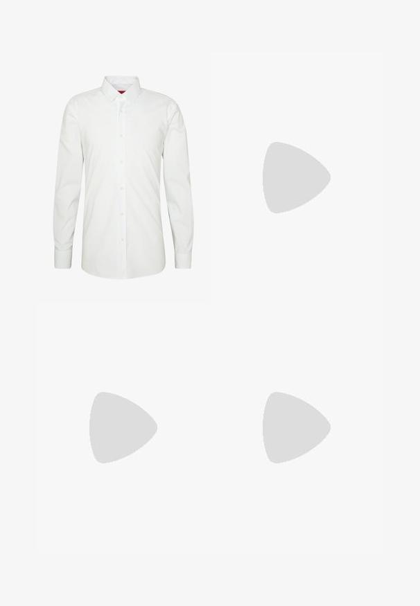 HUGO ELISHA - Chemise classique - open white; Pantalons bleu marine ajustés, dotés de plis, d'une fermeture à bouton et de poches latérales. Fabriqués dans un tissu lisse avec un léger éclat.; Chaussure de ville en cuir noir avec une finition lisse, bout arrondi, six œillets et un talon bas empilé. Design simple et classique.; Ceinture en cuir noir avec une boucle en métal argenté brillant. La boucle présente un design à double ardillon. Texture lisse avec une finition polie.