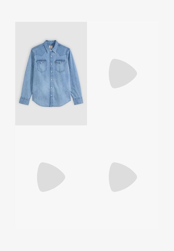 Chemise en denim bleu clair à manches longues, col pointu, deux poches poitrine avec rabats et boutons pression blancs à l'avant.; Jean en denim bleu avec une coupe évasée, cinq poches et une fermeture à bouton en laiton. Présente un léger délavage et des coutures contrastées.; Botte de cow-boy en cuir marron avec un long tige, un bout pointu, des motifs de couture complexes et un petit talon. Finition texturée tout au long.; Ceinture en cuir noir avec une boucle en métal argenté, surpiqûres blanches contrastantes et une surface lisse. Comprend plusieurs trous d'ajustement.