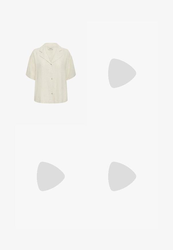 Beiges Kurzarm-Hemd mit Kragen, strukturierter Stoff und drei sichtbaren Knöpfen vorne.; Helle beige Baumwollshorts mit Knopfverschluss, umgeschlagenen Säumen und Seitentaschen. Glatte Textur und maßgeschneiderte Passform für Komfort.; Brauner Gummi-Zehentrenner mit strukturierter Sohle und markanten V-förmigen Riemen auf hellem, einfarbigem Hintergrund.; Rechteckige Sonnenbrille mit einem Schildpatt-Kunststoffrahmen, dunklen Gläsern und silbernen Akzenten an den Seiten. Hergestellt in Italien.