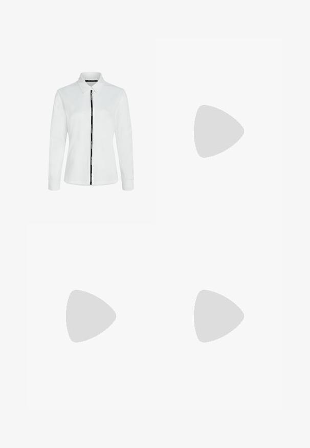 Weißes Langarmhemd mit Kragen, versehen mit einem schwarzen Reißverschluss-Akzent und Logo-Band entlang der Vorderseite. Hergestellt aus weichem Baumwollmaterial.; Schwarze weit geschnittene Jeans mit hoher Taille, Frontknopf, Taschen und dezentem Logo auf der Vorder-Tasche.; Schwarzer Sneaker mit niedrigem Schaft, weißer Gummisohle, schwarzen Schnürsenkeln und silbernen Ösen, seitlich auf weißem Hintergrund dargestellt.; Ein Paar glänzende silberne, gerippte muschelförmige Ohrringe auf einem schlichten weißen Hintergrund, die reflektierende und glatte Oberflächen zeigen.