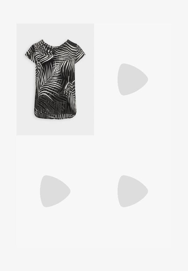 ONLY ONLFRIDA - Μπλουζάκι με στάμπα - black; Λευκό τζιν παντελόνι με ίσια γραμμή, σχέδιο πέντε τσεπών, μεταλλικό κουμπί και κομβία, και λεία υφή. Μινιμαλιστική λεπτομέρεια ραφής.; Λευκό δερμάτινο sneaker με μαύρο ελαστικό λογότυπο V. Υφή ανοιχτού λευκού πέλματος, λευκές κορδόνες και λεπτομέρεια στη φτέρνα σε μαύρο διπλωμένο με το όνομα της μάρκας.; Μαύρα γυαλιά ηλίου cat-eye με σκούρους γκρίζους φακούς, κομψό πλαστικό σκελετό, μυτερές γωνίες και ίσιους βραχίονες. Χωρίς ορατό υλικό ή διακοσμητικά στοιχεία.