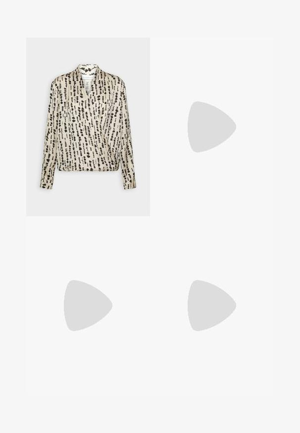 La Strada Unica RUNNING WRAP - Blusa - pumice stone; Falda negra hasta la rodilla con una silueta recta, que presenta una abertura frontal, una textura suave y una cintura entallada.; Even&Odd by Zalando Botas - black; Bolso de piel negra con una forma estructurada, una textura suave y una sola correa para el hombro. Presenta un diseño de tapa sutil y redondeado.
