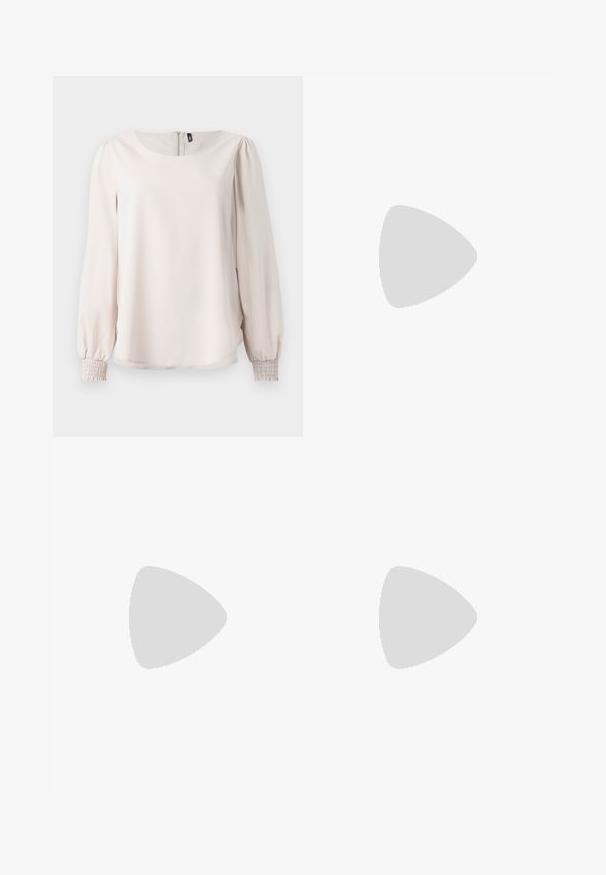 Blusa de manga larga de color rosa claro, con escote redondo, puños fruncidos y cremallera en la parte posterior. Fabricada con una tela suave y lisa.; Pantalones de pierna ancha negros con cinturilla elástica y frente plano, diseñados para un ajuste suelto y cómodo.; Tacones slingback de charol negro con punta afilada, tacón de aguja bajo y un diseño elegante y simple sin adornos.; Bolso de hombro de cuero negro con una solapa curva asegurada por un broche metálico redondo y una correa delgada y ajustable.