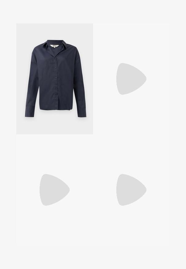 Mørk marineblå langærmet skjorte med knaplukning, spids krave og afslappet pasform, vist mod en hvid baggrund.; Mørkeblå jeans med vide ben, foran med knapper, lynlås, bæltestropper og fem-lomme detalje på en ensfarvet lys baggrund.; Ben iført mørke ribbede leggings kombineret med sorte balletsko med små sløjfedetaljer på hvid baggrund.; Bordeaux håndtaske lavet af glansfuldt materiale, rektangulær form, med to skulderremme og subtile buede detaljer på forsiden.