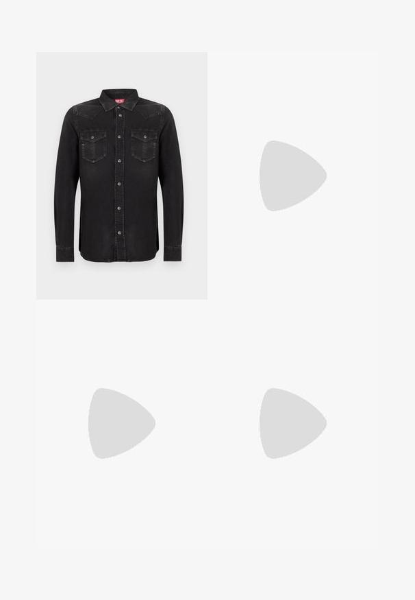 Zwart denim shirt met lange mouwen, drukknoopsluiting, puntkraag en twee borstzakken. Heeft een lichte glans en contrasterende stiknaden.; Zwarte spijkerbroek van denim met een rechte pijp design, voorzien van voor- en achterzakken, subtiele vervaging en een metalen knoopsluiting.; Zwarte lage sneaker met een gestructureerde zool, mesh en leren bovenwerk, veters aan de voorkant en een klein reliëflogo op het zijpaneel.; Zwarte leren riem met een zilveren metalen gesp waarop de tekst "DIESEL" is gegraveerd. Het ontwerp is slank met een gladde textuur.