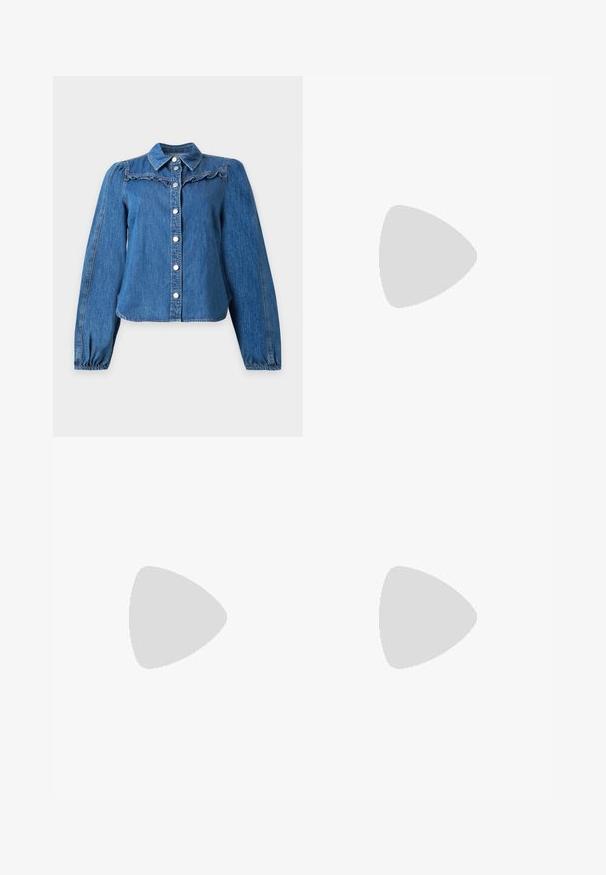 Blouse en denim bleu à manches longues bouffantes, boutons argentés sur le devant, petit col et détail volanté sur la poitrine.; Jean en denim bleu taille haute avec poches plaquées à l'avant et jambes évasées, comportant une fermeture à bouton et à zip.; Bottines en cuir bourgogne avec un bout pointu, une surface texturée et un petit talon effilé. Présente une couture discrète et un ajustement confortable.; Sac à main en cuir tressé marron foncé avec poignée courbée, garniture blanche, fermeture éclair argentée et bandoulière large en tissu amovible sur fond uni.