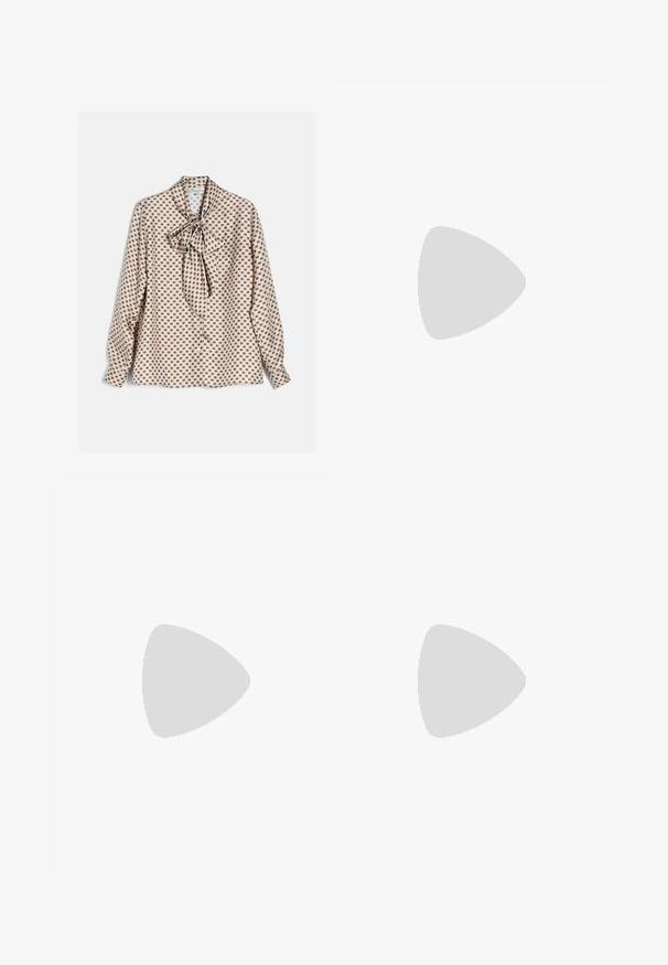Hvid bluse med lange ærmer med brunt firkantet mønster og stor bundet sløjfe ved halsudskæringen, vist på en flad overflade.; Olivengrøn denimnederdel, knælængde med en frontal slids, bæltesløjfer og to forlommer, med diskrete stikninger.; Brun ruskind Mary Jane-sko med blokhæl og guldbeslået rem på hvid baggrund.; Brun læderhåndtaske med top håndtag og rundt guldlås med drejelås på frontklappen, sat mod en hvid baggrund.