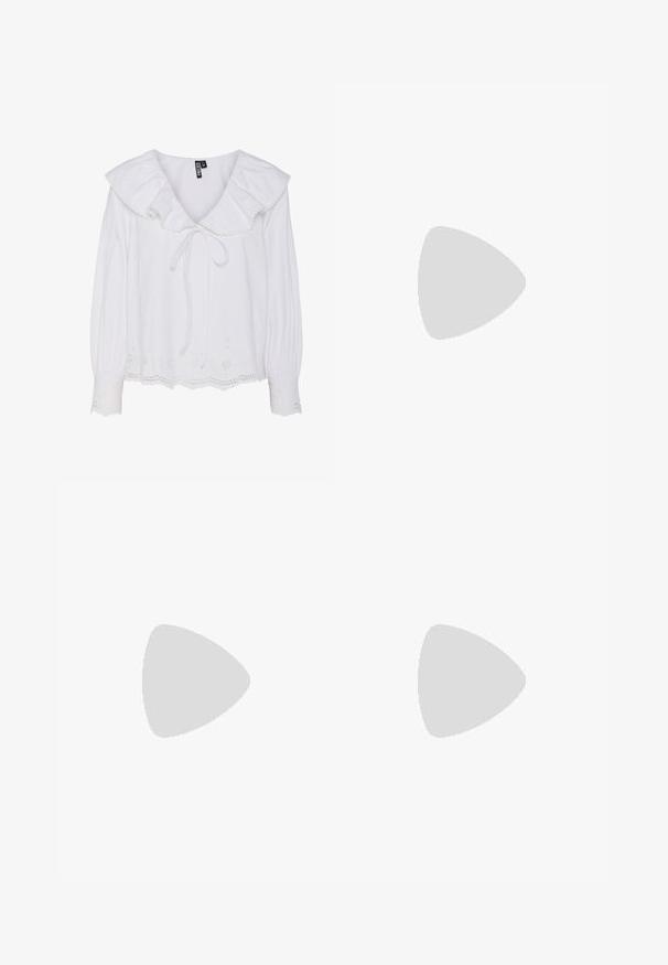 Blouse blanche avec un col volanté, des manches froncées et un détail à nouer au cou. Présente des accents brodés le long de l'ourlet et des poignets.; Jupe froncée à taille élastique à carreaux rouges et blancs avec une silhouette courte et évasée sur un fond uni gris clair.; Ballerine plate en cuir verni noir avec un bout pointu, deux brides ajustables avec boucles, et une semelle plate. Texture lisse avec une finition brillante.; Loeffler Randall PLEATED FRAME WITH BOW - Pochette - platinum