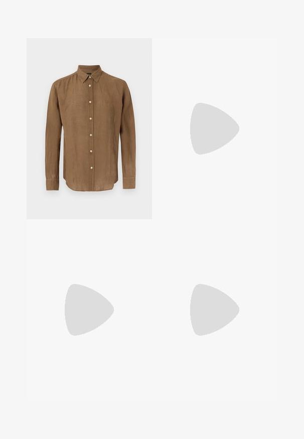 Chemise marron à manches longues avec col, boutons blancs et logo subtil sur le côté gauche de la poitrine, présentée sur un fond blanc.; Short beige sur mesure arrivant aux genoux avec plis à l'avant, passants de ceinture et une taille lisse sur un fond clair uni.; Mocassin homme en cuir noir avec couture moc toe, bride penny, col texturé et petit talon empilé sur fond blanc.; Ceinture en cuir noir à finition lisse, avec une boucle rectangulaire en métal argenté et plusieurs trous de réglage.