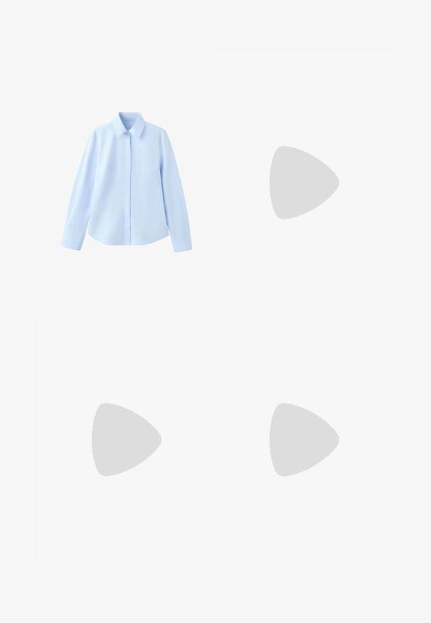 Lichtblauw overhemd met lange mouwen en knopen en een puntige kraag, afgebeeld op een witte achtergrond.; Lange broek met wijde pijpen in effen lichtblauw, gemaakt van een zachte stof. Heeft een hoge taille met plooien, wat zorgt voor een op maat gemaakte, moderne uitstraling.; Lichtblauwe hooggehakte sandaal met dunne zool, gevoerde teenslipperband en stijve stilettohak, zijaanzicht op witte achtergrond.; Zachte blauwe stoffen hobo-handtas met een afgeronde, sikkelvormige vorm en een brede handvatopening bovenaan in het midden.