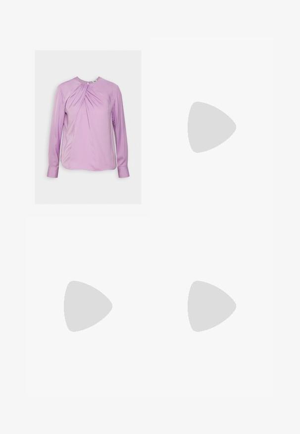 Twist & Tango BRENDA BLOUSE - Pluus - lilac; Kerged midi seelik heleses roosas, millel on sile tekstuur, stiilne siluett ja laienev allserv. Ilma nähtavate metallist detailide või mustriteta.; Valge nahast toss, millel on ümar varvas, metallist niidid ja lamepaisus. Omab tekstuurset tallat ja peent õmblust üksikasjades serval.; Hele sinine nahast käekott kuldse tooniga ristkülikukujulise klambriga ja eemaldatava randmerihmaga valgel taustal.