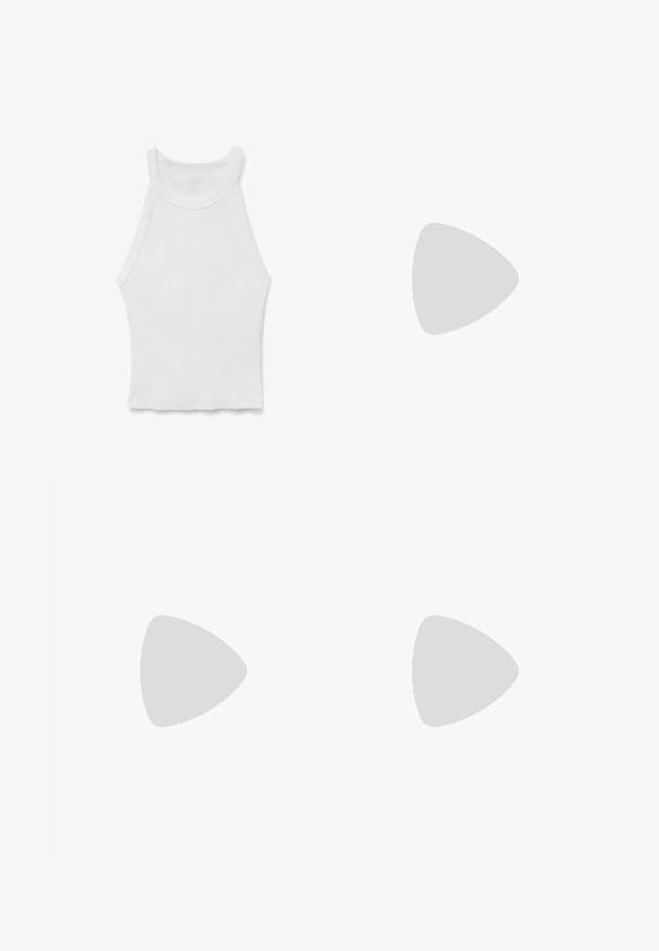 Wit mouwloos geribd hemdje met hoge hals en aansluitende silhouet, plat neergelegd op een witte achtergrond.; Lichtblauwe denim jeans met een hoge taille, een rechte pijpdesign en contrasterende stiksels. Bevat voor- en achterzakken en een knoopsluiting.; Witte sneaker met zwarte strepen en rubberen zool zwevend boven betonnen trap in zacht daglicht.; Zwarte vierkante zonnebril met donker groene lenzen, uitgerust met gedurfde monturen en zilveren accenten aan de zijkanten. Gemaakt in Italië.