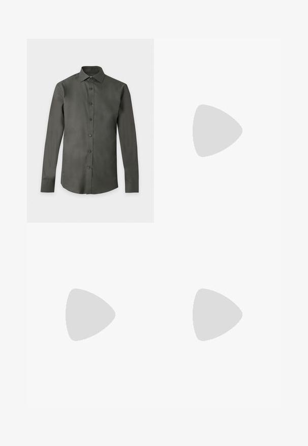 Chemise homme gris foncé à manches longues, boutonnée, avec col classique, présentée à plat sur un fond clair.; Pantalons en coton marron pour hommes, coupe droite, avec passants de ceinture, bouton frontal et fermeture éclair sur fond clair.; Baskets basses en cuir marron foncé avec semelle en caoutchouc noire, lacets à l'avant et design minimaliste épuré sur fond clair.; Mallette en cuir noir texturé avec double poignée, bandoulière amovible et fermeture éclair supérieure sur un fond clair uni.