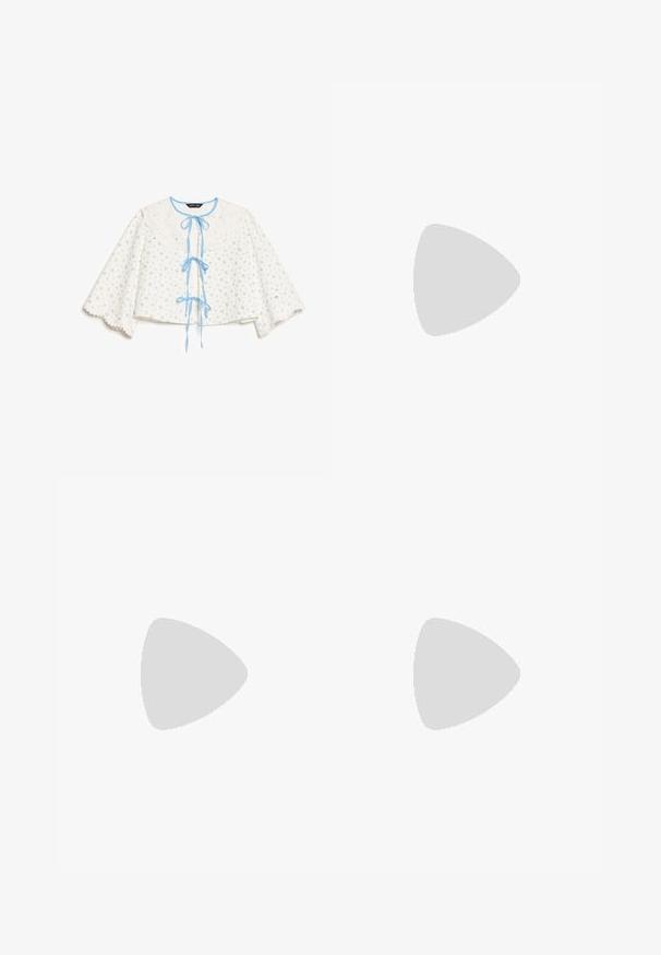 Valge pluus siniste lillemustritega, laiad varrukad, lainelised ääred, suur tikitud krae ja sinised paelad ees.; Rikkariline mini seelik, millel on tie-dye mustri roosa ja sinine toon. Pehme kangas, mille ääres on sisseehitatud pael.; Roosa platvormkingad, millel on tekstureeritud krokodillimuster ja metallist nurgad varvaste ja külgede peal. Omavad reguleeritavat kinnitust.; Roosa pom-pom tekstuuriga käekott, millel on punutud käepide ja õhuke rihm. Ümmargune kuju, pehme pind, kompaktne disain.