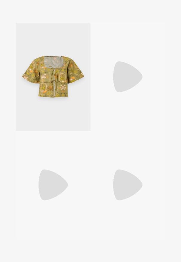 Blouse courte à manches courtes avec imprimé tropical vert, encolure carrée et nouage à l'avant sur fond uni.; Jupe longue vert clair avec des rayures abstraites vert foncé, fermeture à boutons sur le devant et taille élastique froncée.; Ballerines beiges avec une exterior en cuir lisse, un bout en forme d'amande et une sangle élastique sur le coup de pied, avec des détails de couture subtils.; Sac à main en cuir tressé blanc avec poignée arrondie et extrémités de lanière nouées, présenté sur un fond uni.