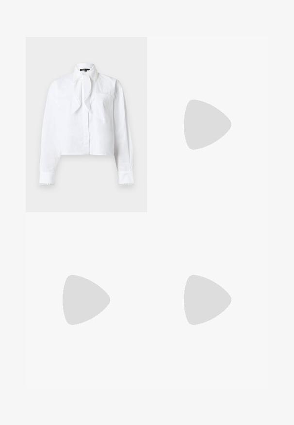 Blouse blanche à manches longues avec col pointu, détail de nœud à l'avant, poche poitrine et bordure en dentelle sur le col et les poignets.; Jupe à rayures bleu marine foncé avec des plis à l'avant et deux poches à rabat ornées de boutons dorés de chaque côté.; Mocassins en cuir noir avec une finition brillante, dotés de deux boucles dorées et d'un talon bas. Texture lisse avec un design à bout arrondi.; Petit sac à bandoulière en cuir fauve avec longue bandoulière, détail chaîne dorée et franges des deux côtés sur un fond neutre.